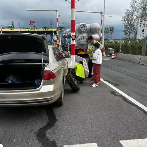 高速路上的温暖守护
