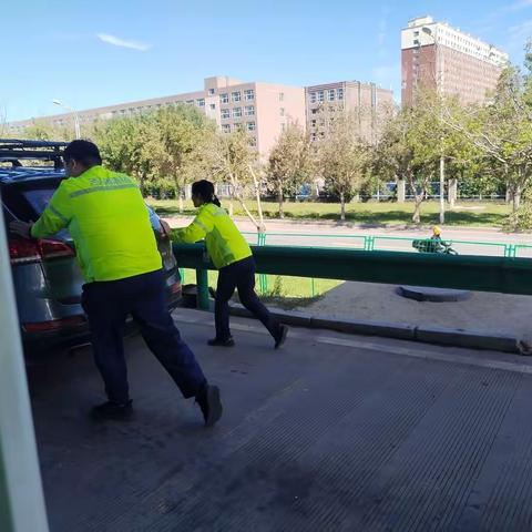 双手推动温情 汗水诠释品牌