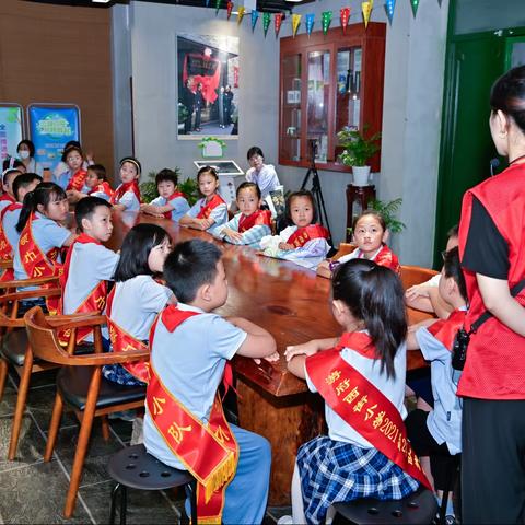 传承五老精神爱国你我同行——南京市游府西街小学二（2）中队走进五老村爱国卫生运动纪