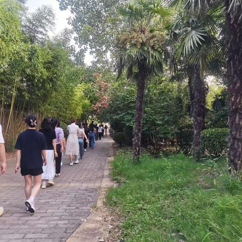 任重道远须策马，风正潮平好扬帆