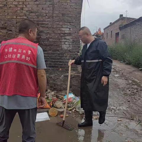 新添堡村积极行动，确保雨天排水畅通无阻