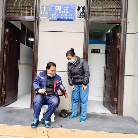 洛南县环卫队第五期“百日便民服务大比拼”活动记实 ‍残腿守初心，“全能保洁员”让老城公厕满是暖意 ‍
