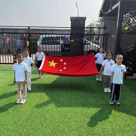 东方宝贝幼儿园周一升旗仪式