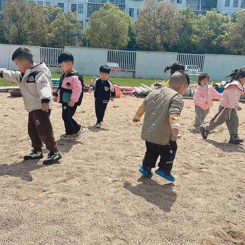 童心“鞋”力  乐探鞋趣——芦溪镇第二中心幼儿园小七班课程故事