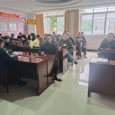 教体局机关离退休干部党支部举行3月份主题党日活动，其活动内容有： 一，组织学习习近平新时代中国特色社会主义思想。 二，上党课，弘扬雷锋精神，争做新时代老人。 三，因罗斌委员辞职，新当选组织委员蓝太平。