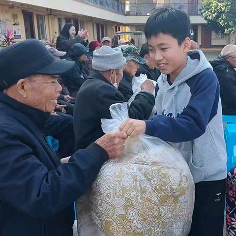 海南晨瑞清洁服务有限公司：冬日送温暖，情系三门坡敬老院