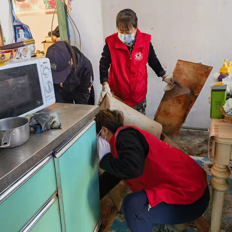 【六邻聚力 六治共融】暖心举动解民忧  铺设新革暖民心