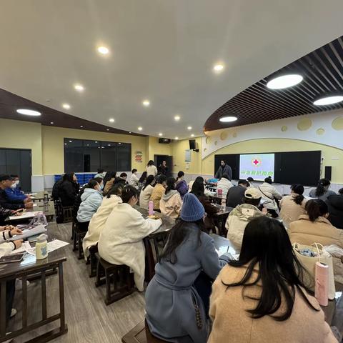 “救”在校园 心肺复苏和海姆立克急救法知识培训