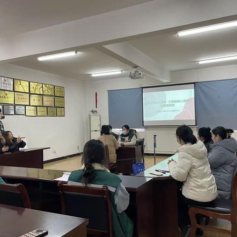 “公共卫生以人为本，关爱健康以情感人”