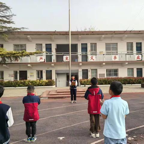 小李庄小学举行“预防春季传染病 守护健康校园”主题升旗仪式