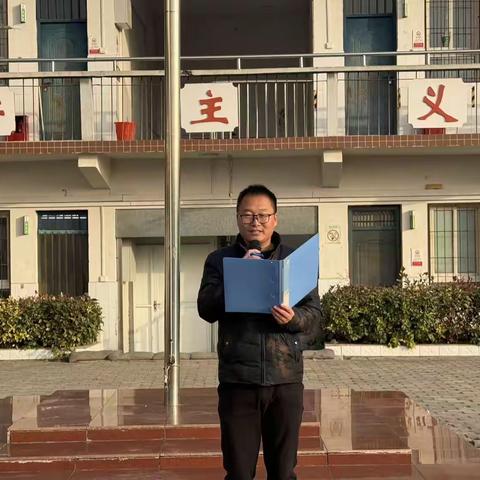 与宪法同行 做法治少年——郑州市管城回族区小李庄小学举行了以法治宣传为主