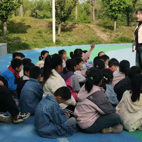 把数学课搬进公园——小李庄小学二年级《辨认方向》实景课堂纪实