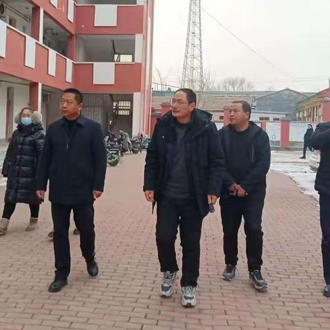 “强化消防检查 共筑安全防线”——杨集乡领导到杨集乡中学检查消防安全工作