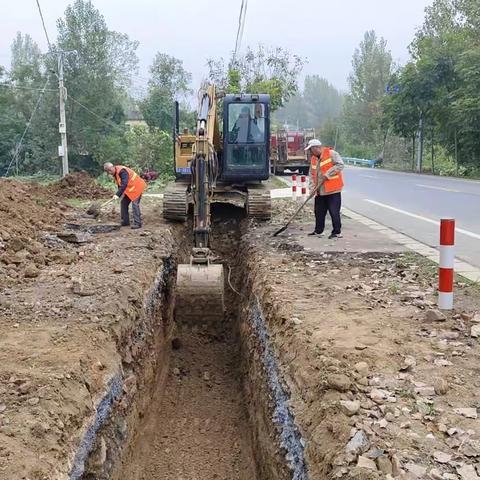 ［舞钢市公路事业发展中心农村公路］铺设排水管道  助力农田排涝