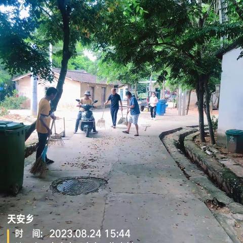 抱由村持续开展人居环境整治工作