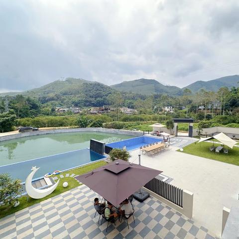 依山6海拔400米的山上全新6房10床山旮旯民宿 全套房 不限时独立KTV 无边际流动山泉水大泳池 儿童滑草