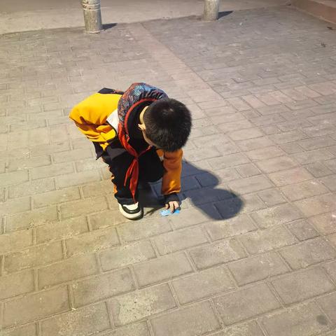 三月春风暖，雷锋伴我行。雷锋行，我能行！——城关小学二（六）班