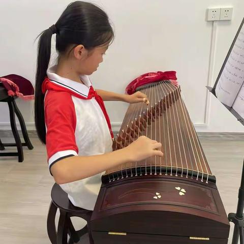 我是池阳小学四年级一班张思嘉，我正在参加池阳小学微实践活动之“微才艺”