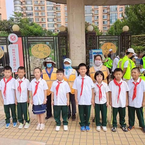 爱心公益行–高温送清凉    吉庆小学一年四班飞翔中队