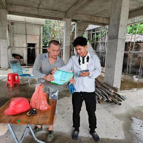 东苍村网格志愿服务队开展宣传报建政策解民忧