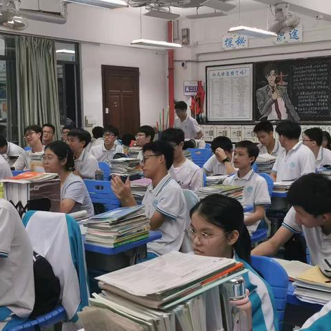 "膳食平衡：健康生活的基石"——海南中学高二（7）班特殊课堂之三