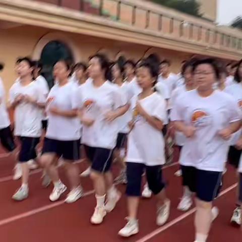 以军训之名，赴青春之约；军训军训，最闪亮的青春！——郑州文华高级中学军训记