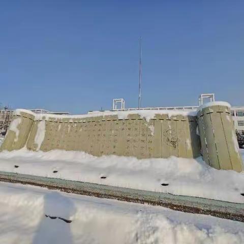 “与雪相遇,趣味玩雪”西关中学七年级（8）班雪天户外活动