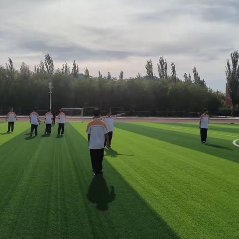 张扬个性活力 释放青春真我 ——记乌拉特前旗第一中学高一年级组课外活动