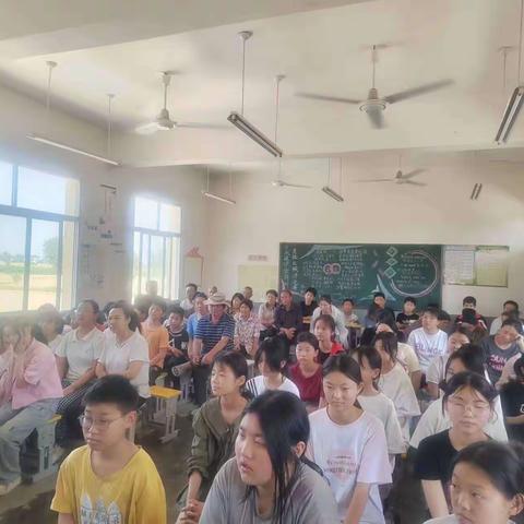 昝岗乡枣林屯学校学期期中家长会