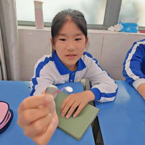 宝科实验“每周半日课程”——小小工程师之“电动小虫”