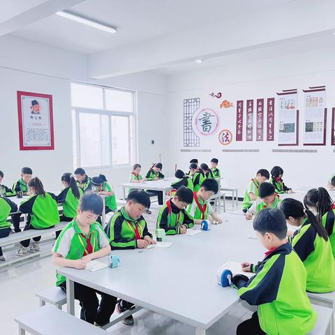 多彩特长班 点亮童年梦——育华园特长课之“1-3 年级书法班”