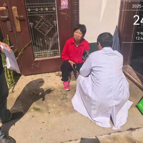 张桥中心卫生院敲门行动“”以深情厚意温暖千家”