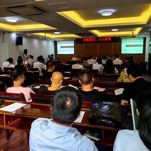 “反假货币，人人有责”——东峤支行开展反假货币宣传活动