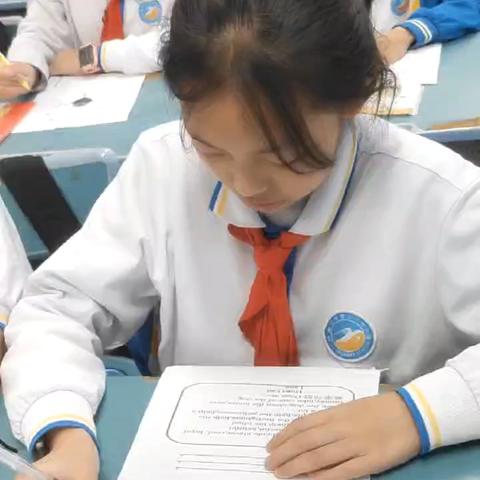 李小乐老师主持的小课题团队深入课堂开展课题研究活动之学生写作视频