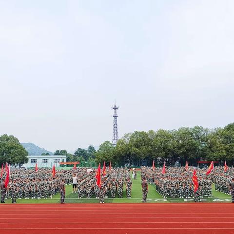 青春需磨砺，奋斗正当时——上栗中学金山校区2026届高一新生军训第一天纪实