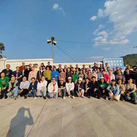 赴春天之约，绽巾帼芳华——玉溪第六中学三八妇女节春游活动