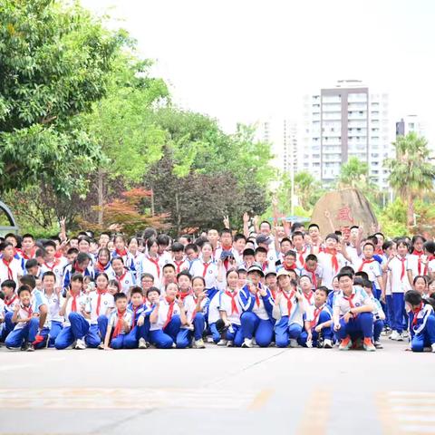 携手同行，筑梦未来 —— 玉溪第四小学六年级学生走进玉溪第六中学