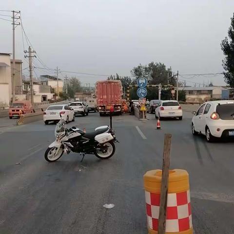 服务群众见真情 道路保通显本领