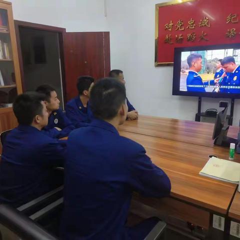 六联小型站组织观看（教育警示片）