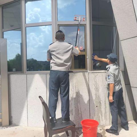 宁夏金鹰保安物业乌审旗片区周末卫生大扫除