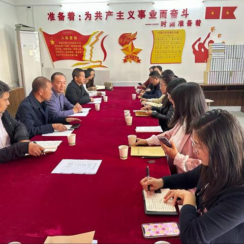 聚力同行 研思共进—李新辉校长工作室研讨活动