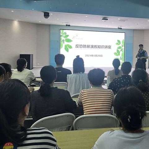 以演筑防 以练备战——德兴市幼儿园开展反恐防暴安全演练活动