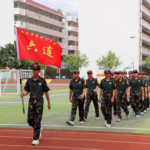 ［城铁23级2班军训第三天］且抒凌云志，不负少年时——新生国防教育纪实