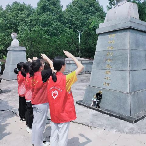 筑梦新时代，争做好青年—— 恩施市小渡船中学715班李嘉怡、姜雨欣、姜雨浠、刘可涵