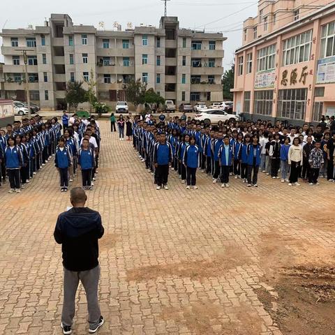 “消防地震演练，筑牢安全防线”———大龙潭中学开展消防安全地震应急演练