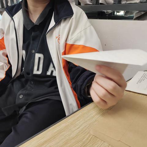 纸鸢承愿 放飞梦想--武汉市七一中学初三心理团辅活动