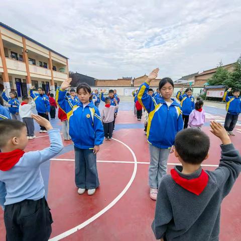 稷山县太阳中心校白池小学举行“强国复兴有我 争当新时代好少年”2025级少先队员入队仪式