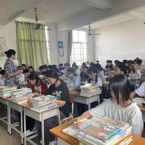 灵山县锐锋实验学校九二班第一个月学习生活情况汇报