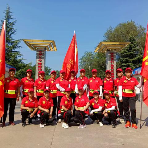 鹤壁市山城区慢跑协会健步走团队山城区—鹤山区“下乡送健康”活动