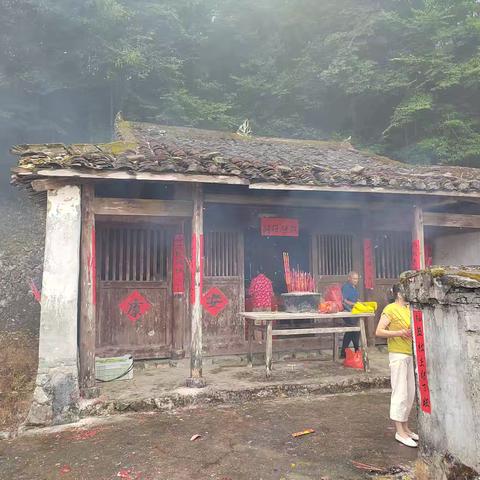 班岱后全村同心协力庙宇修缮功德永存